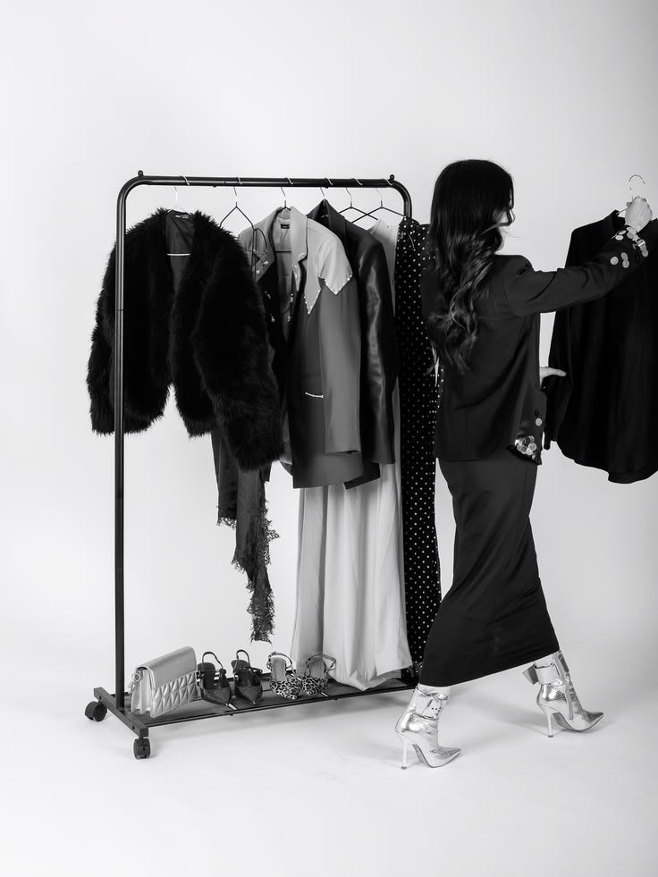 Moda circular Closet Outlet